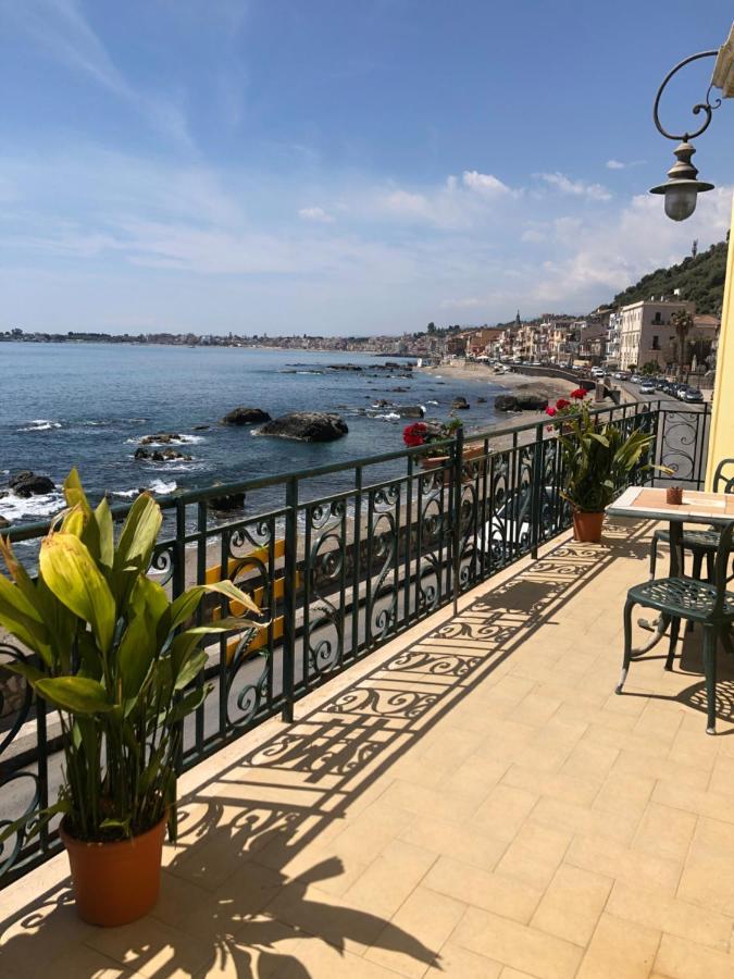 Hostel Beach House Giardini Naxos Exteriér fotografie