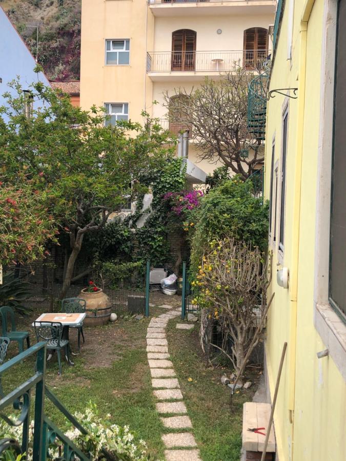 Hostel Beach House Giardini Naxos Exteriér fotografie